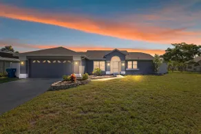 Weeki Wachee - Fam Fun Manatee Oasis heated pool - Image 2