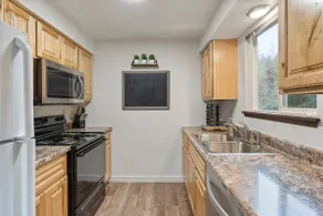 Tranquil Townhome Near Downtown - Image 3