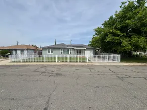 Spacious & Clean 2B/1Bth w Great Access to Airport - Image 3