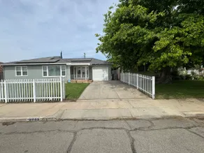 Spacious & Clean 2B/1Bth w Great Access to Airport - Image 2
