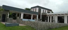 Modern vacation villa - Image 2
