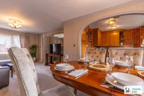 Central Aster House, 3 Bedrooms, Parking - Image 4
