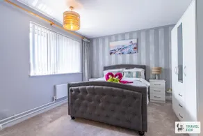 Central Aster House, 3 Bedrooms, Parking - Image 2