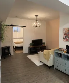 Luxury Mountain Guest Suite - Image 5