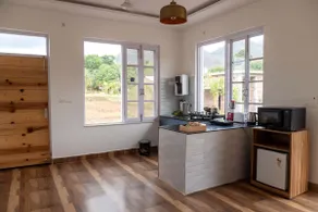 Hibiscus: Two Bedroom Apartment, Lawns & Views - Image 5