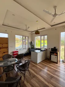 Hibiscus: Two Bedroom Apartment, Lawns & Views - Image 3