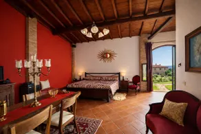 Romantic cottage in Tuscany with pool and garden - Image 3