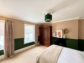 No. 10 - Grade II Townhouse in the Heart of Wells - Image 3