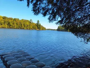 Peaceful rustic cottage retreat on quiet lake - Image 2