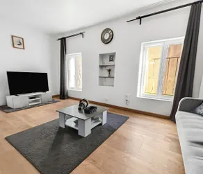 Central, spacious and quiet: your cocoon in Melun - Image 5