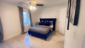 Stylish & Convenient 2bd, 2 1/2ba - Image 3