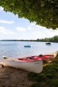Luxury 5BR Lakefront Sandy Beach •Hot Tub •Sauna - Image 3