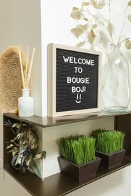 Bougie Boji - Walk to Arnold’s Park, 10 Beds, Pool - Image 5