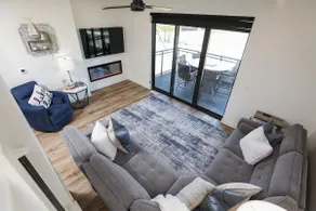 Bougie Boji - Walk to Arnold’s Park, 10 Beds, Pool - Image 2