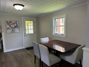 Comfy Classic Cute Apartment - Image 5