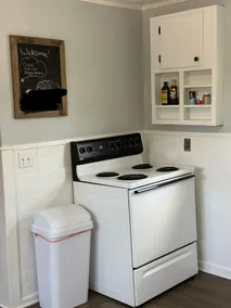 Comfy Classic Cute Apartment - Image 3