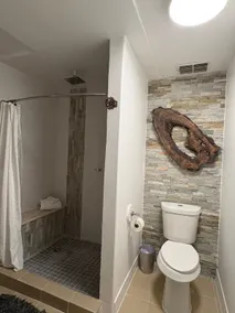 Queen Room 1 - Image 3