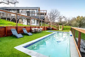 Hilltop Luxury Yosemite Retreat with Spa, Pool, Views - Image 5