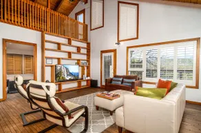 Hilltop Luxury Yosemite Retreat with Spa, Pool, Views - Image 2