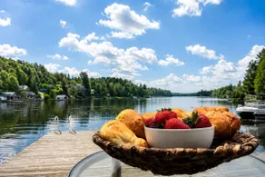 Oasis on the SHORE of the LAKE with HOT TUB and SKIING 3 minutes away - Image 2