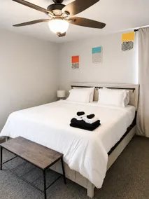 90s Condo| King Bed | 65” Smart TV | Arcade Game - Image 4