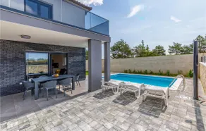 Beautiful Home In Pula - Image 2