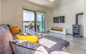 Beautiful Home In Pula - Image 3