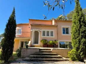 Spacious villa with pool and large private garden - Image 5