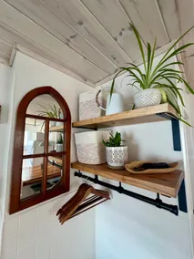 Bright house with views of Mount Miller - Image 5