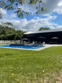 4bed/4.5bath Lux Farmhouse/Pool/Gym/5 min from SU - Image 3