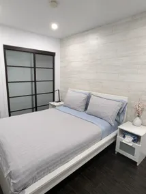 Cozy N Clean newly renovated home with Pvt parking - Image 2