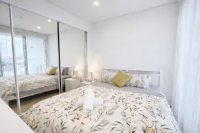 Kogarah 1BR With Secure Parking and Stunning View - Image 3