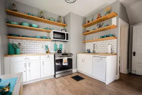 The Airplane Art House | Fire Pit & Art Room - Image 4
