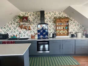 Country cottage with private garden & hot tub - Image 2