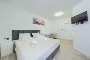 Highland Split Apartments - Unit 4 - Image 5