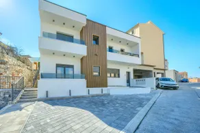 Highland Split Apartments - Unit 4 - Image 4