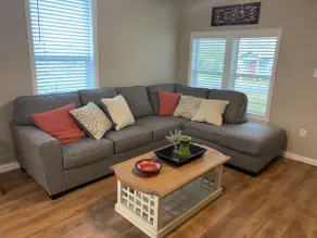 Fort Smith Cottage Getaway 2 Bedroom Home -Airport - Image 4