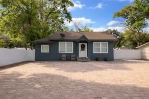 3BR Home • 10 min Downtown • Parking x5 - Image 2