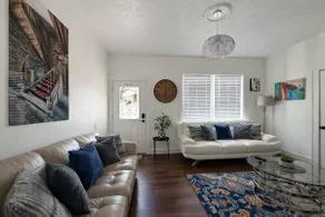3BR Home • 10 min Downtown • Parking x5 - Image 3