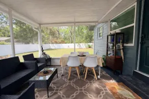 3BR Home • 10 min Downtown • Parking x5 - Image 5