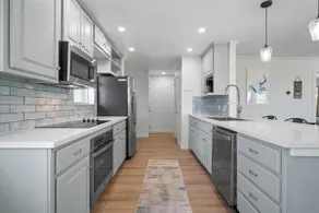 Renovated Lake View Retreat - Image 4