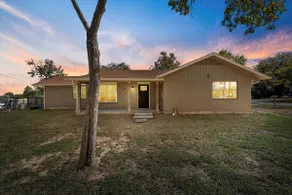 Renovated Lake View Retreat - Image 2