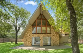 Texas Evergreen Oasis | 10 min to SILOS | Spa Pets - Image 2