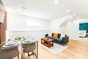 Modern 2BR Suite Near DT: Fast wifi + Free parking - Image 3
