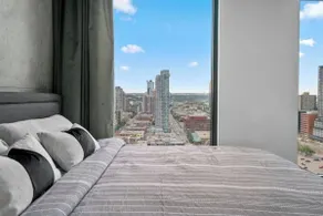 King Bed|AC |UG Park |DT Views |Mins to Saddledome - Image 4
