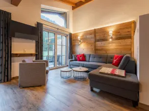 Cosy chalet by a babbling brook - Image 3