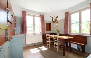 Vacation home with garden - Image 2