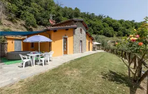 Beautiful home in Barga - Image 2