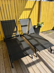 Spacious townhouse with patio and free parking - Image 2