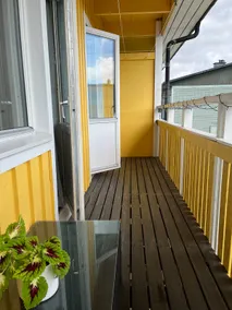 Spacious townhouse with patio and free parking - Image 4
